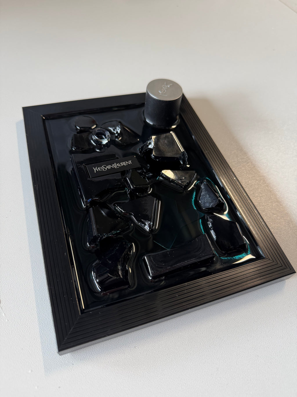 Yves Saint Laurent - Epoxy parfum kunst