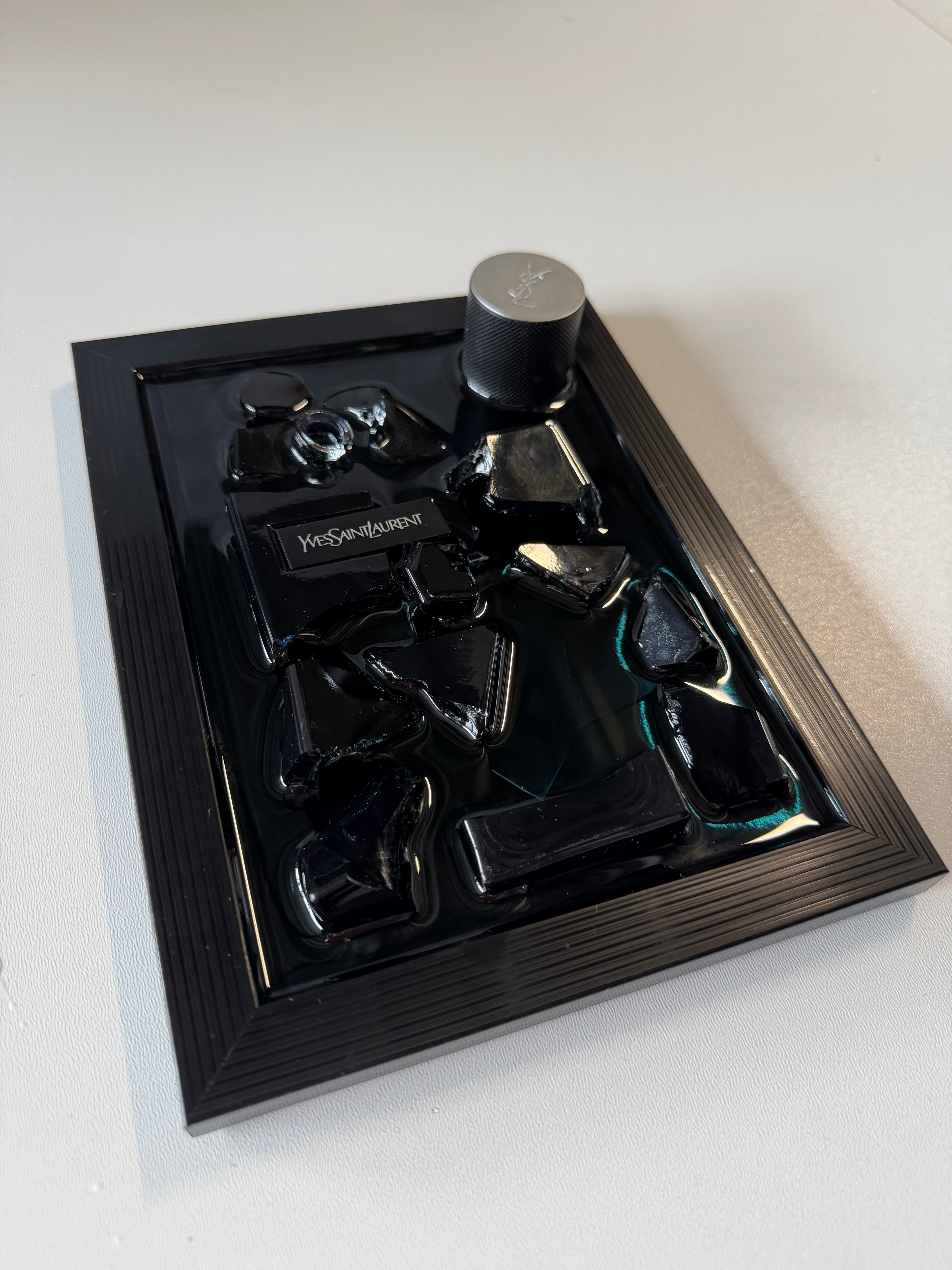 Yves Saint Laurent - Epoxy parfum kunst